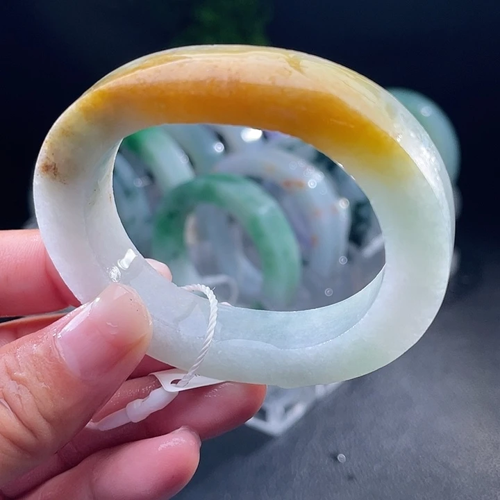 定制翡翠未镶嵌翡翠手镯