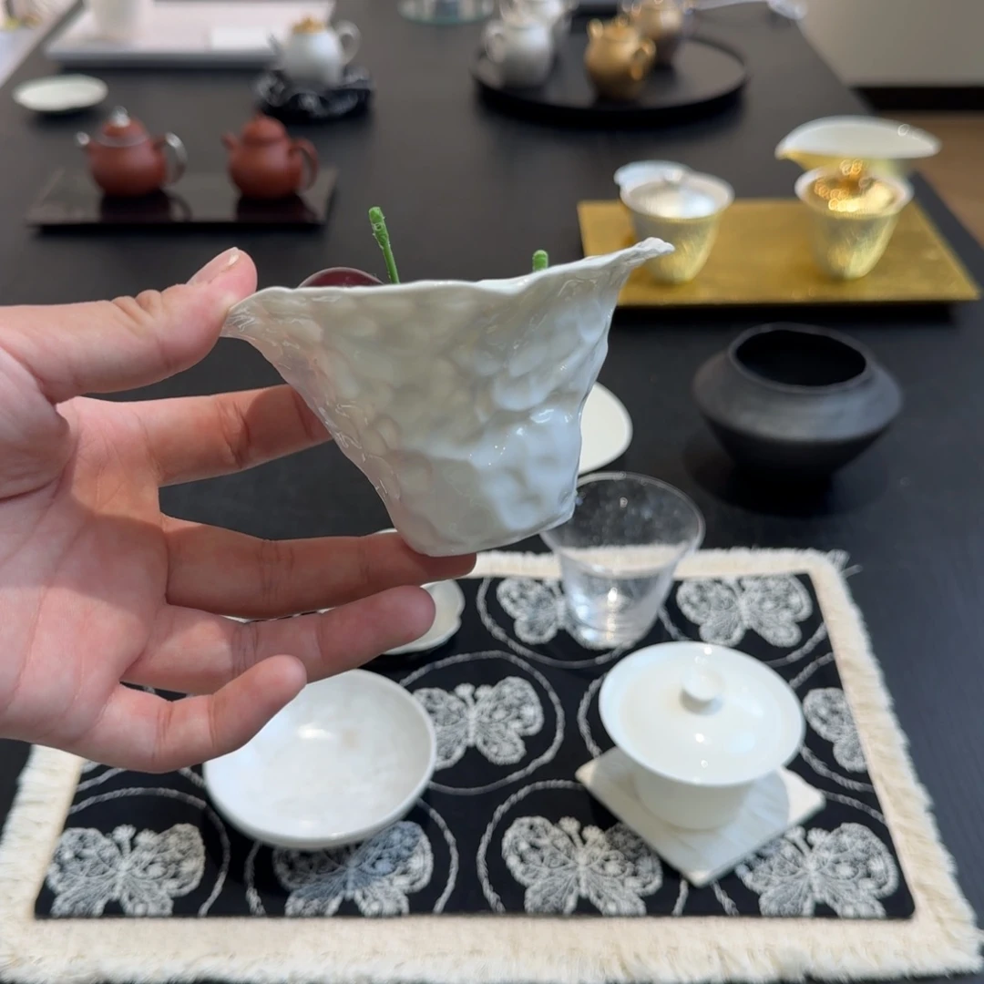 羊脂玉手捏果碟一个