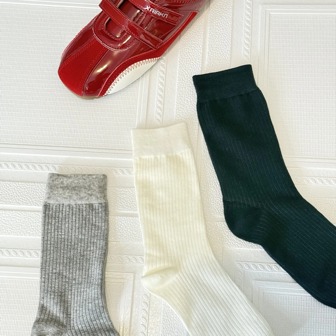 女运动袜中筒棉袜运动日系学院风纯色常规春季