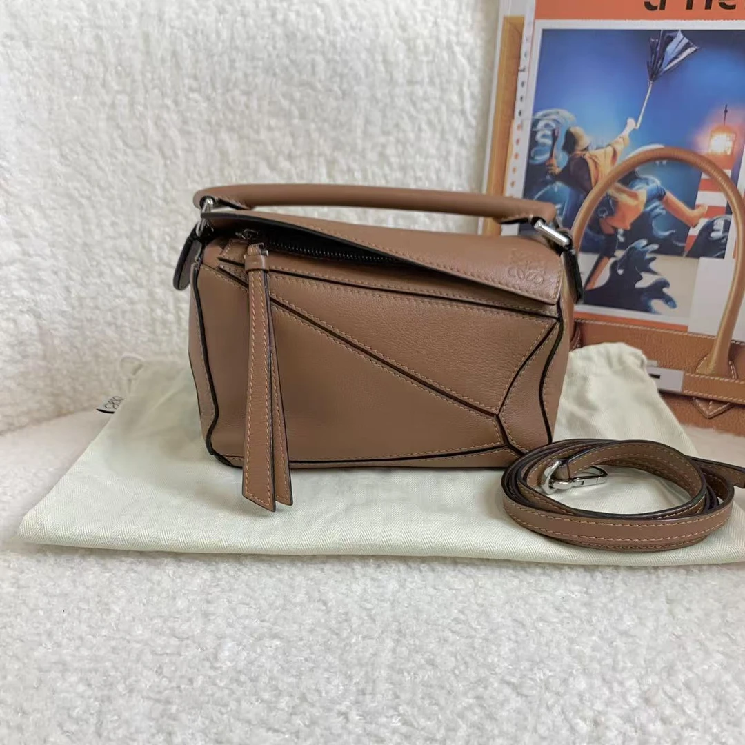 95新 LOEWE/罗意威 壹臻/焦糖色puzzle mini包 98572358