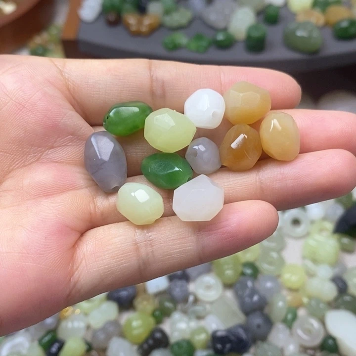 和田玉未镶嵌挂件98一个多样性发其一