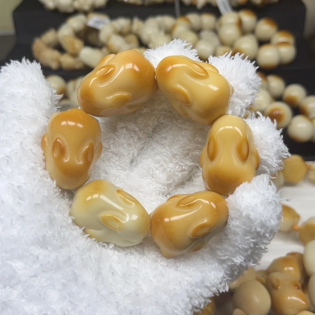 手串菩提根/象牙果9,2..45瑕疵趴兔