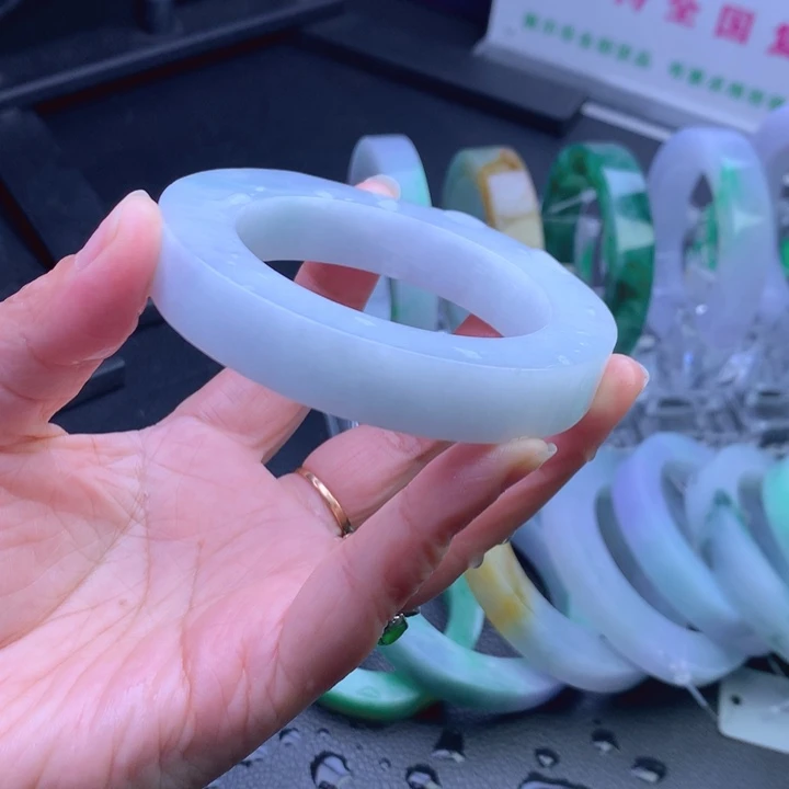 未镶嵌翡翠手镯定制翡翠