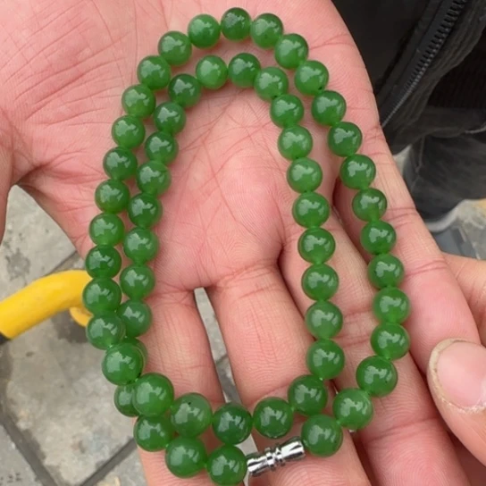 和田玉颈饰未镶嵌俄罗斯卡8色标级正阳绿，个别点