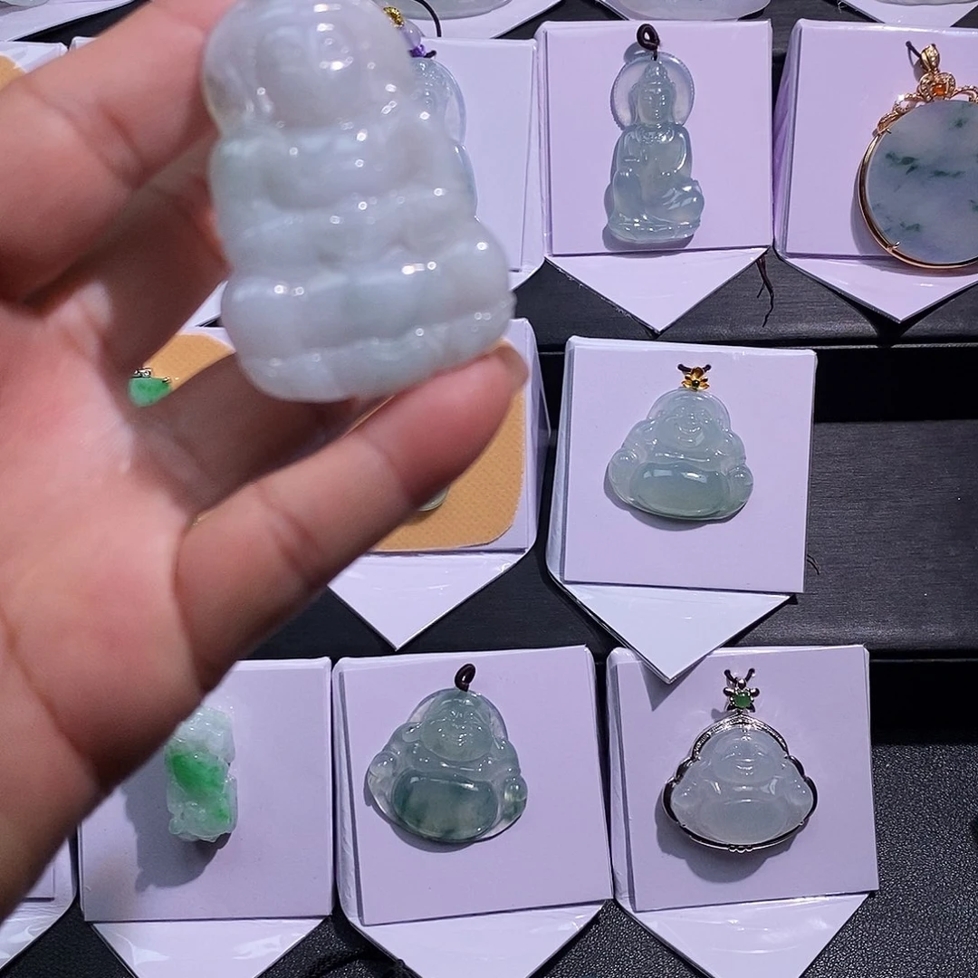 翡翠未镶嵌颈饰观音