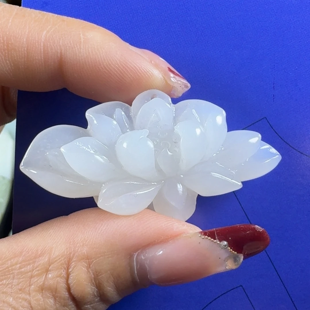 和田玉挂件未镶嵌莲花