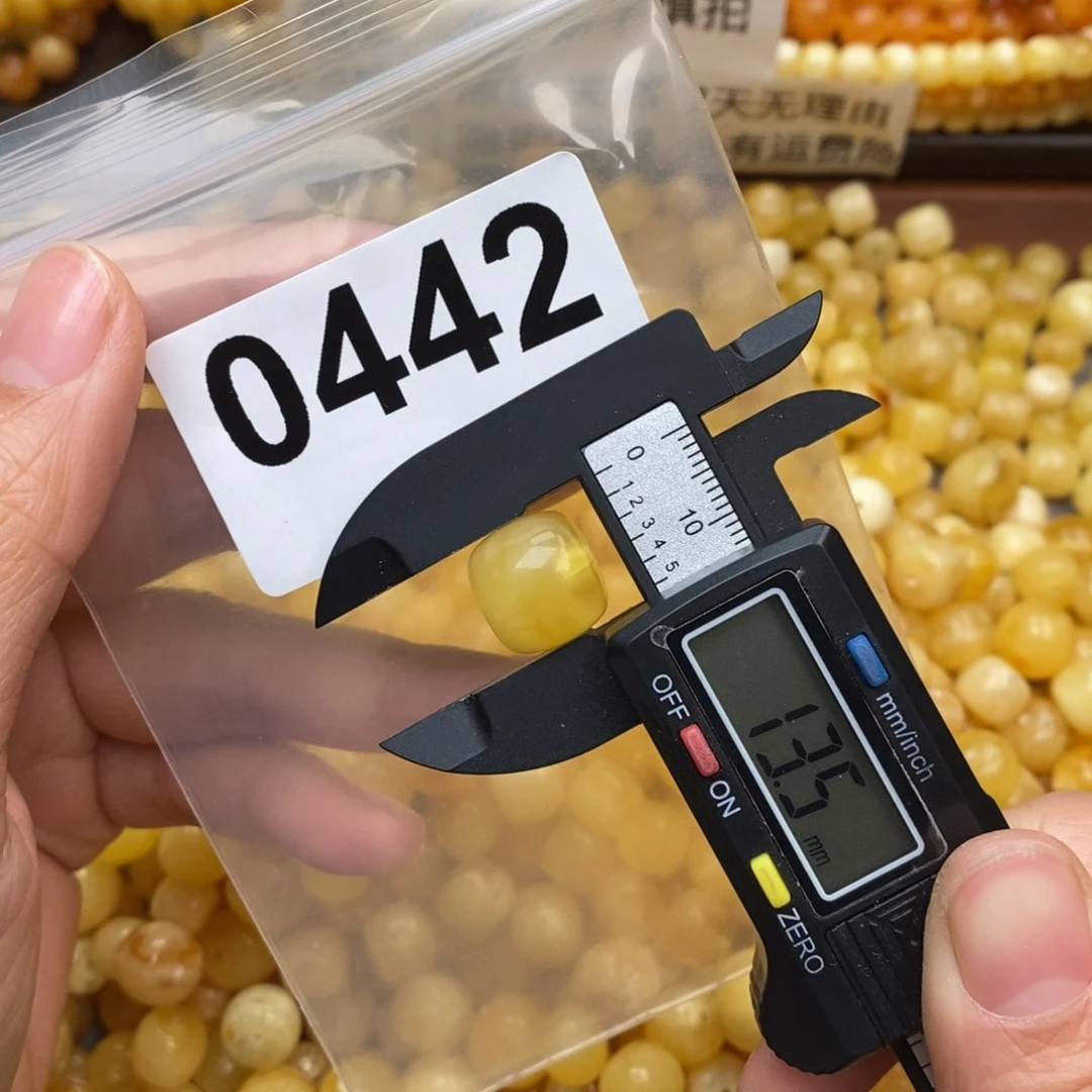 蜜蜡珠宝奇石未镶嵌