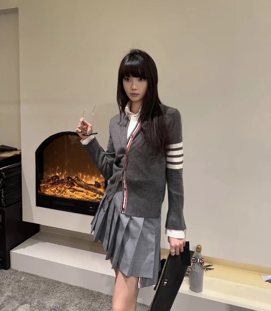 全新未使用 THOMBROWNE  pp869 羊毛 经典条纹拼色百褶裙 38码