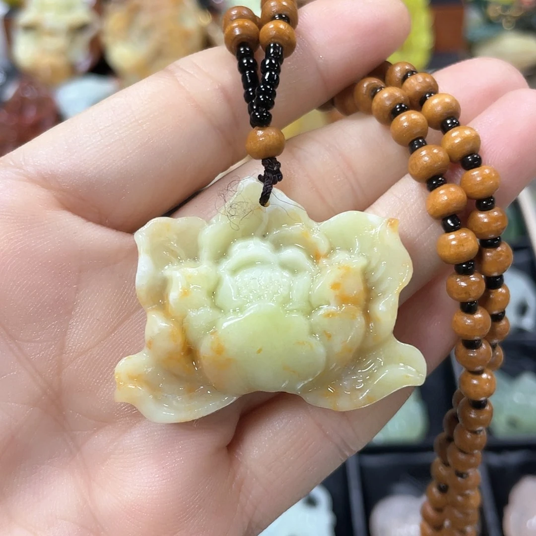 蛇纹石玉颈饰未镶嵌