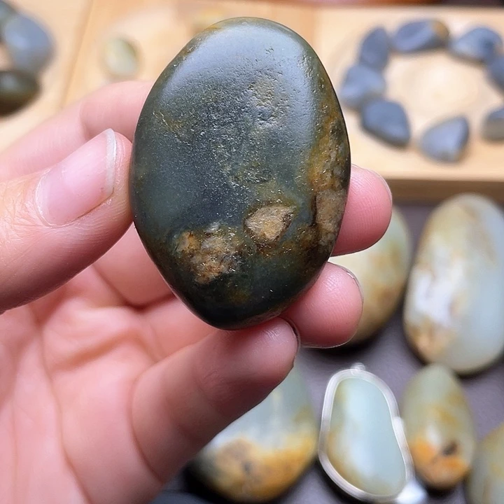 颈饰未镶嵌和田玉4