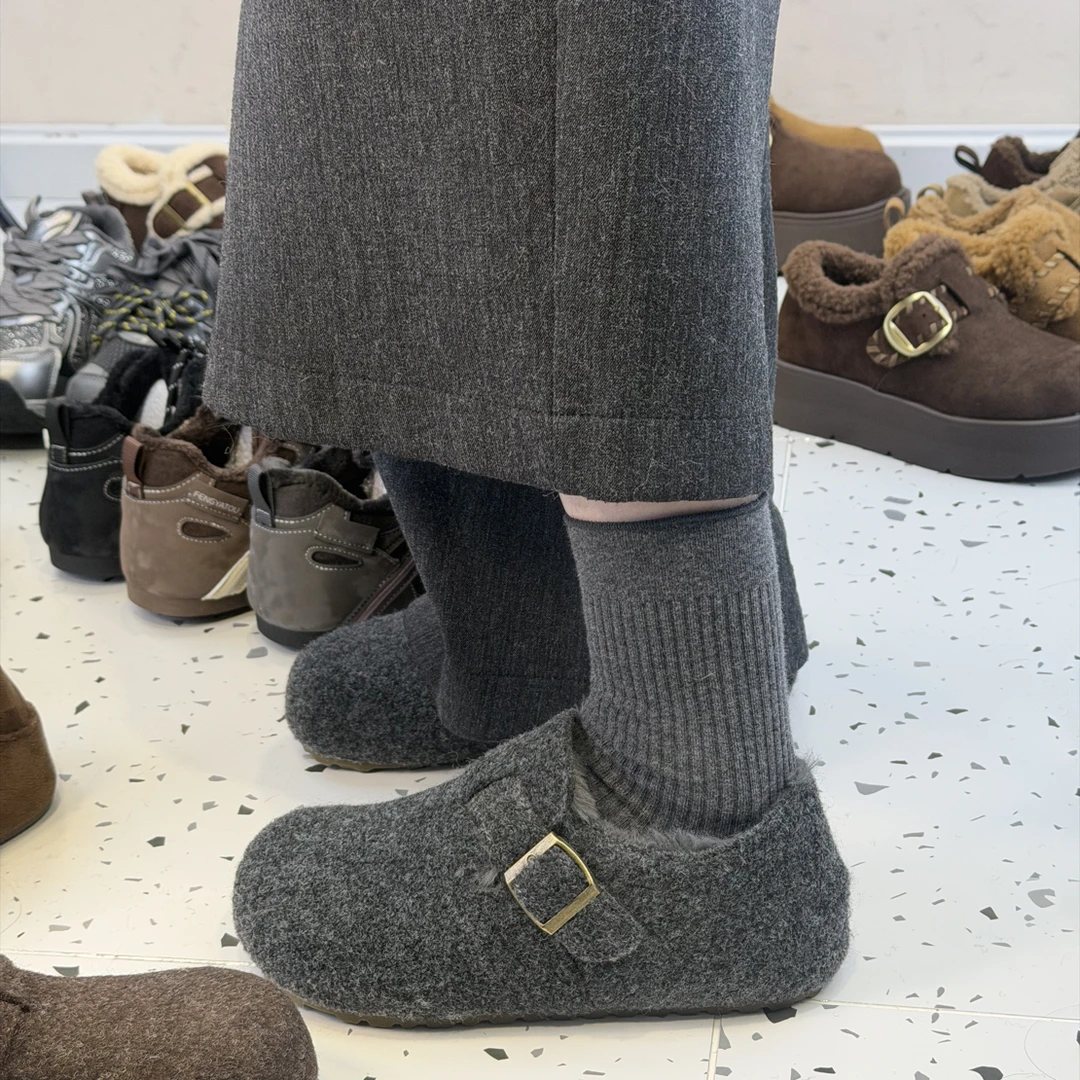 小敏家 秀气版～ 平底厚绒版灰色毛呢勃肯鞋 真的高级又百搭！