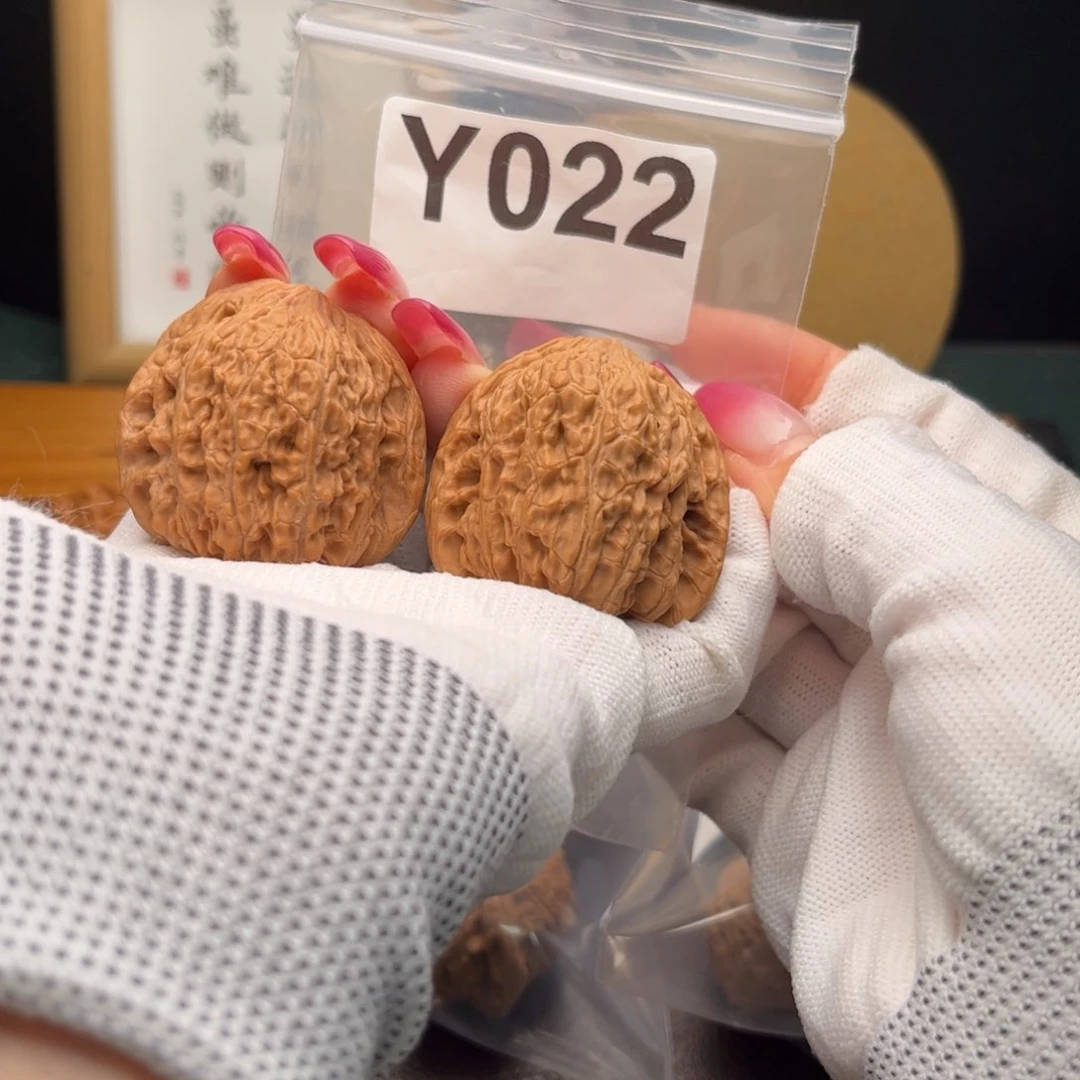 文玩核桃把件40绣球y 022