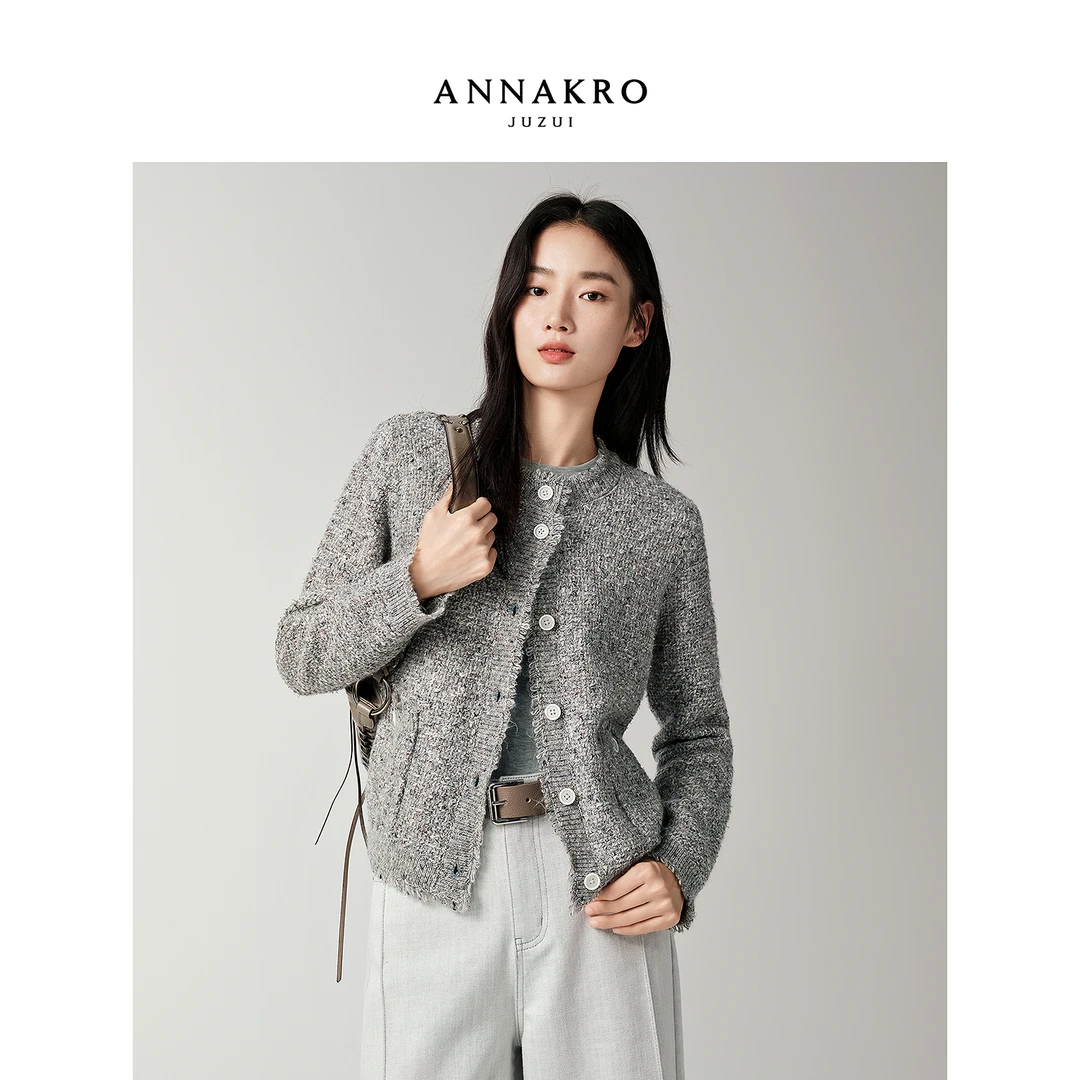 【晨粉专享价】玖姿安娜蔻KWFD30621花纱肌理毛边设计针织开衫女冬