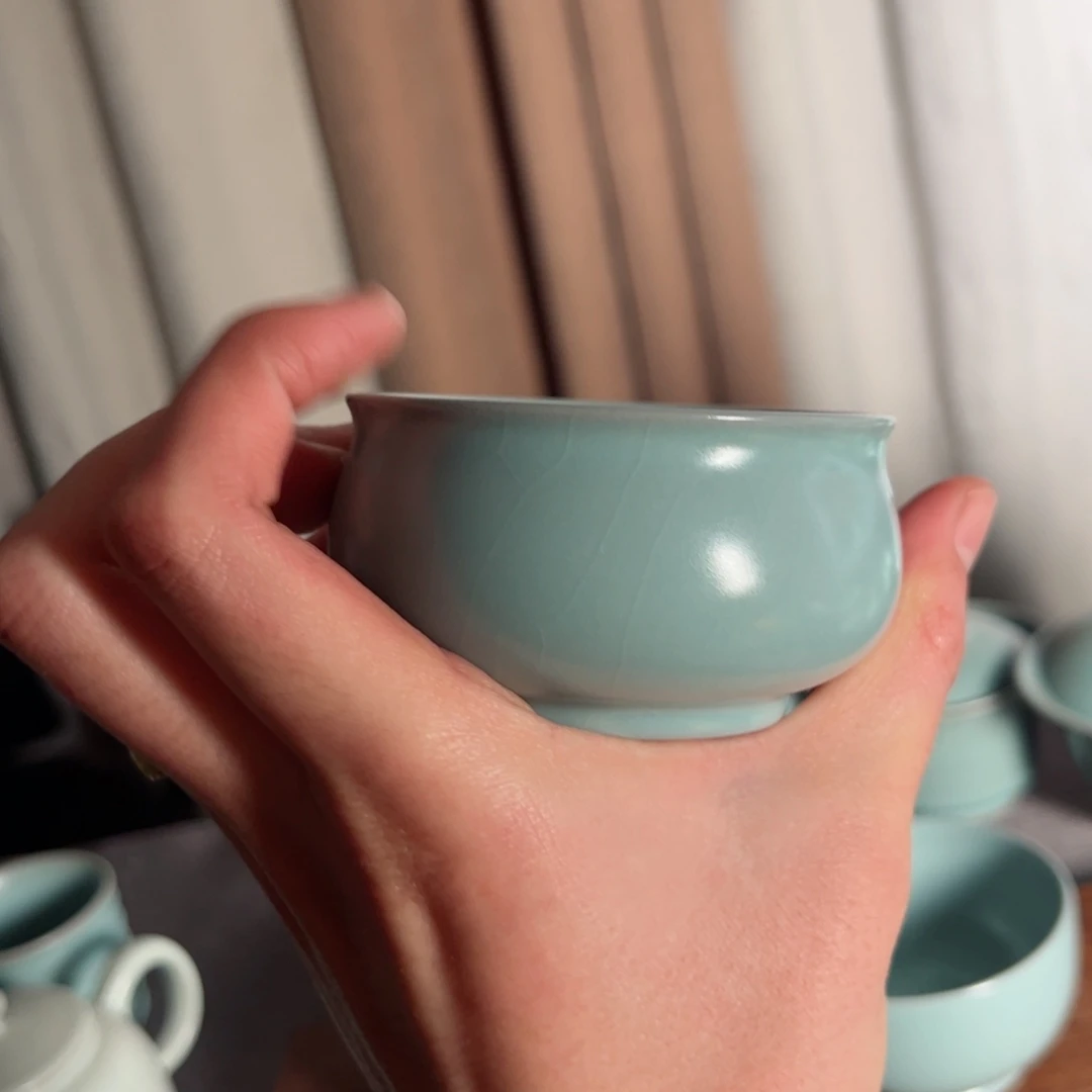 杯王国奇粉青釉大炉式杯手签