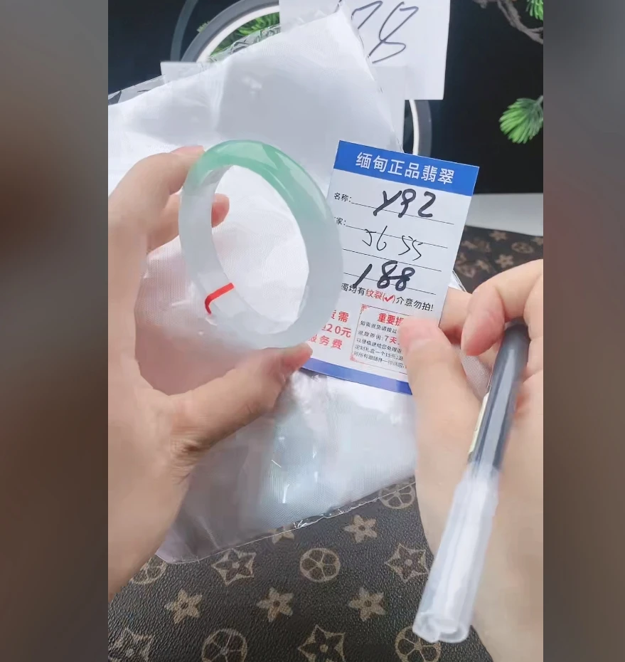Y92【正品 缅甸翡翠】实物以直播间为准微色差