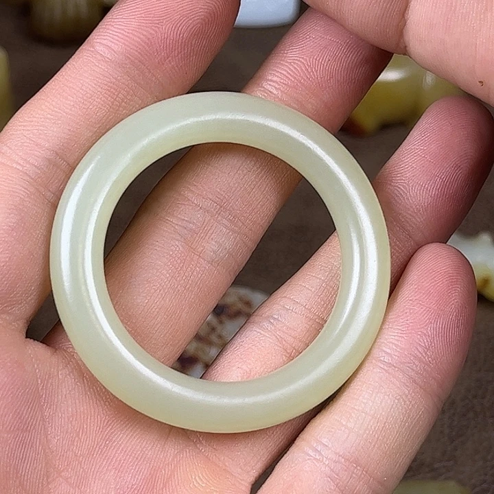 木***画颈饰未镶嵌和田玉（糖玉）