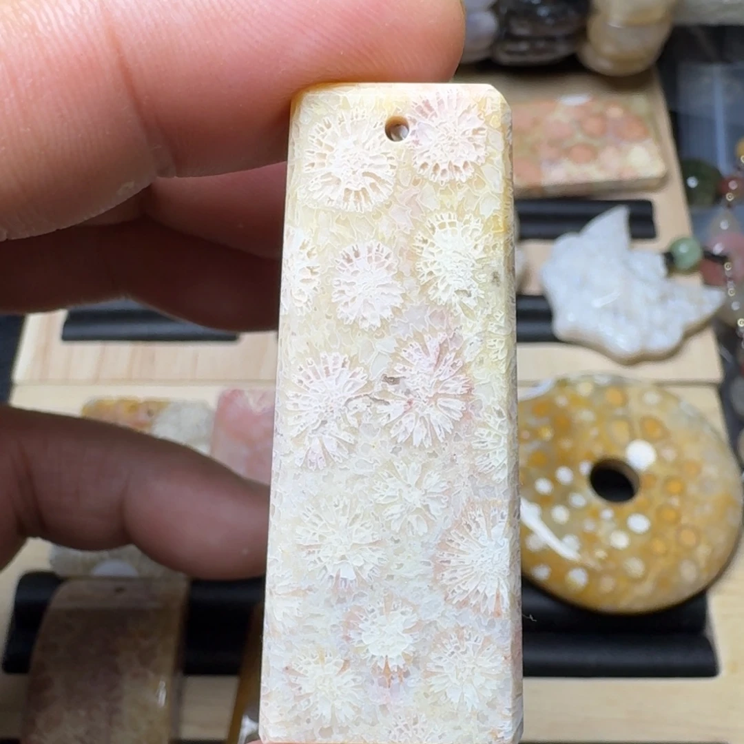 未镶嵌纯天然色有机玉石保真色硅化玉