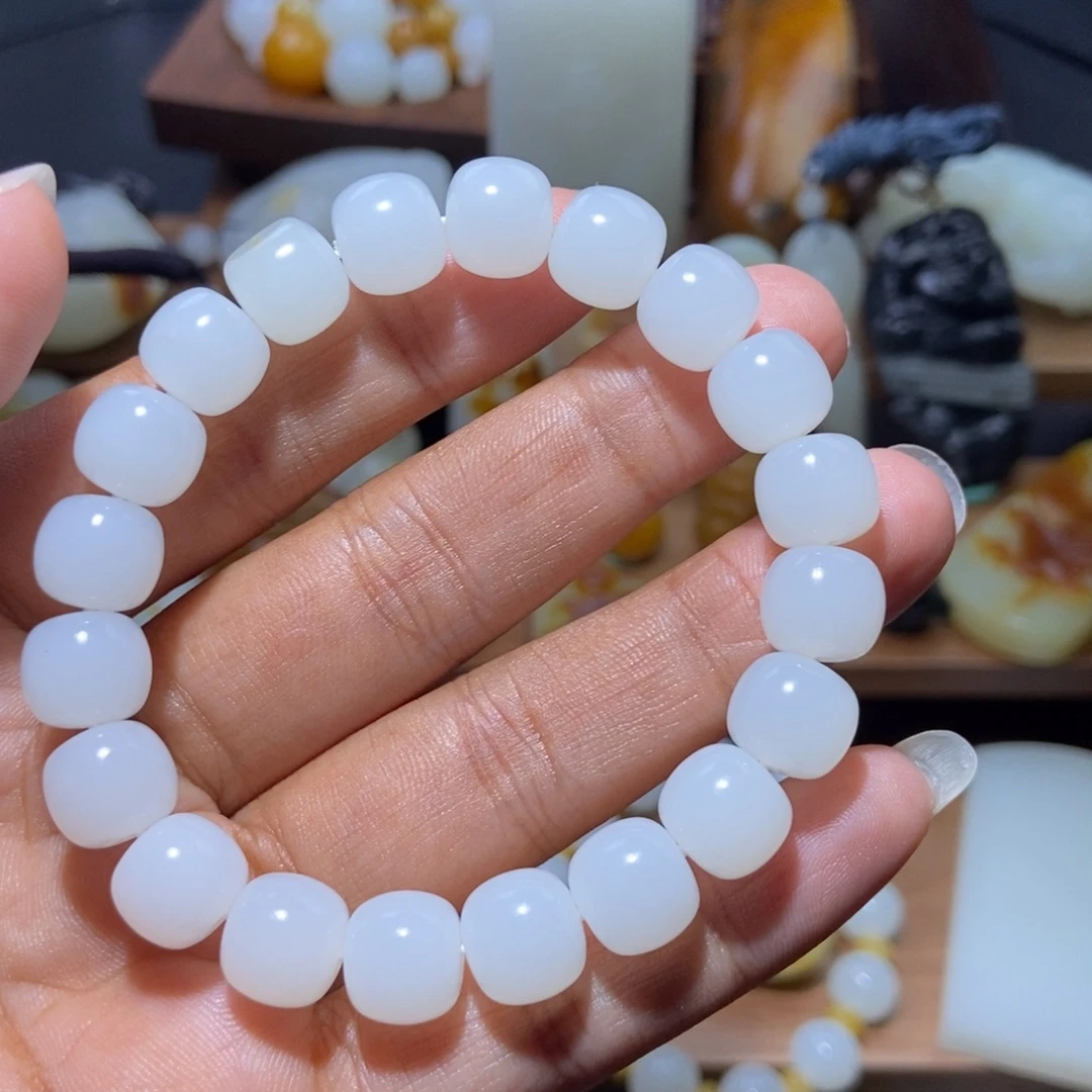 多***和田玉未镶嵌颈饰