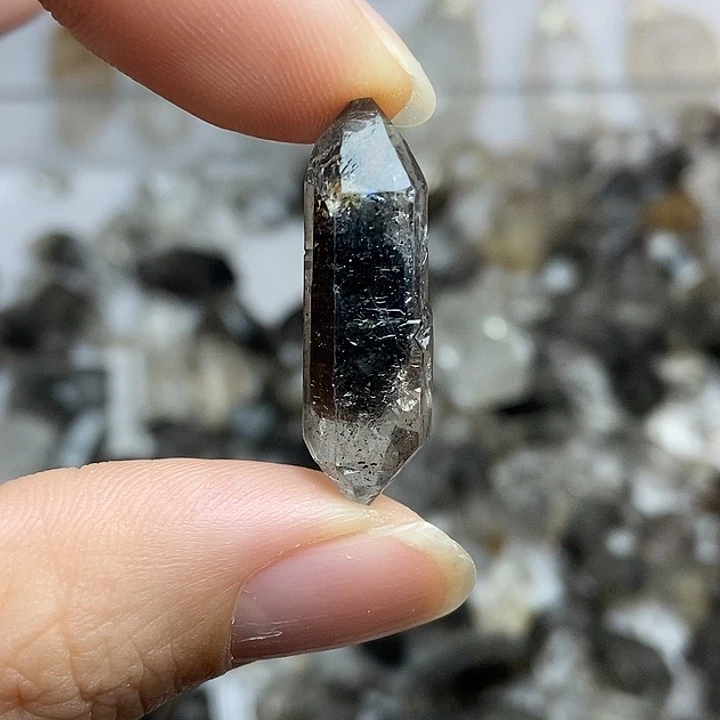 颈饰水晶未镶嵌骸骨双尖长条