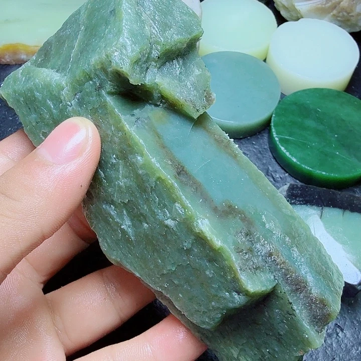 和田玉（糖玉）未镶嵌珠宝奇石