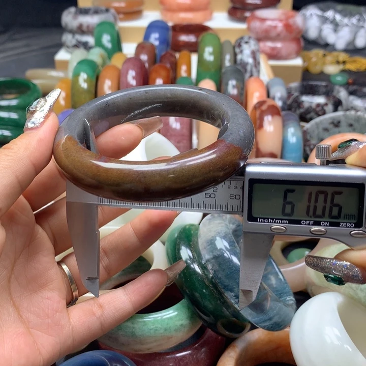 未镶嵌手镯石英质玉