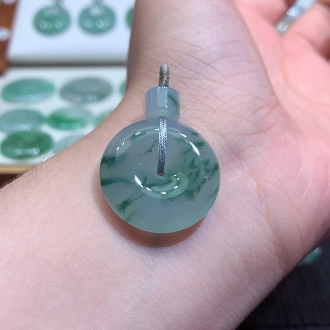 翡翠未镶嵌颈饰平安扣79