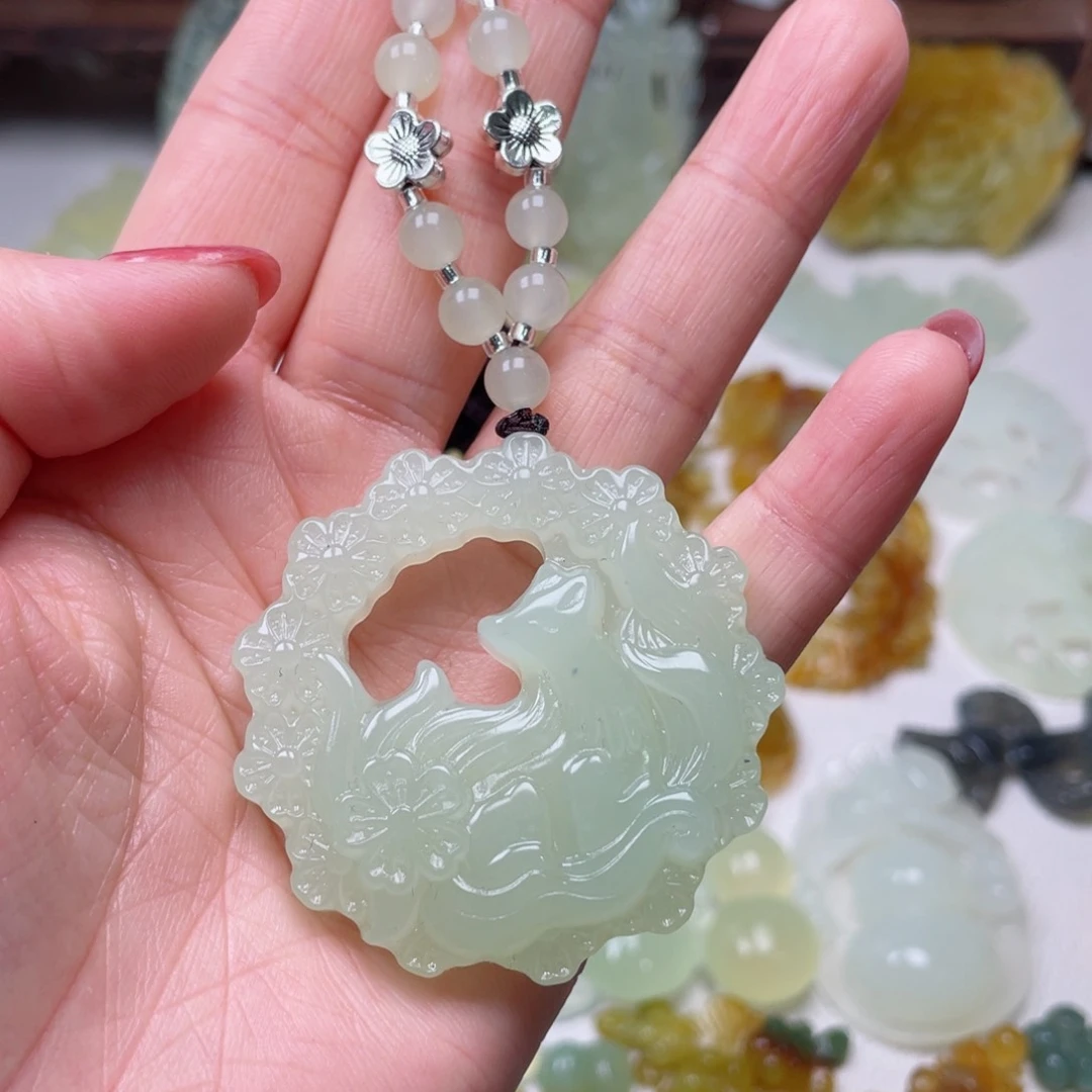 蛇纹石玉颈饰未镶嵌