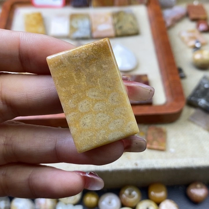 石英岩玉合金颈饰