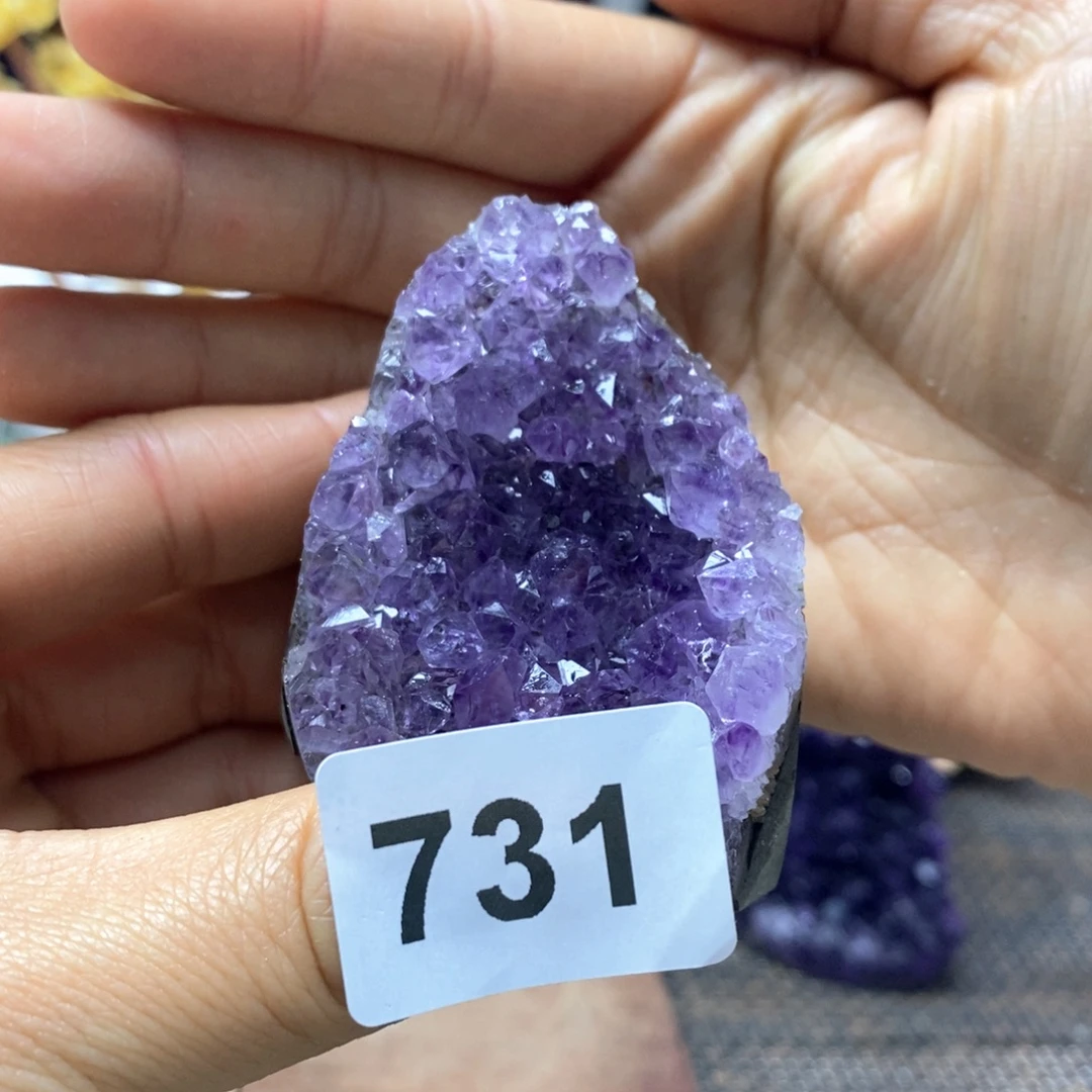 *****紫晶未镶嵌大型摆件（非配饰）