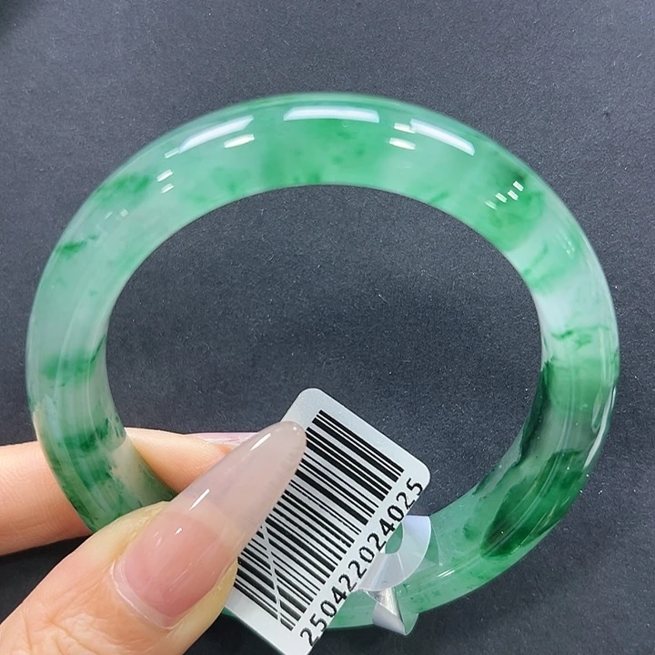 未镶嵌手镯石英质玉（非洲翠）