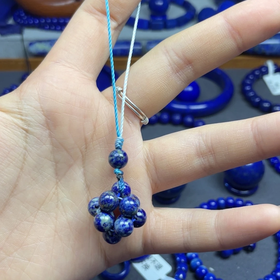 青金石未镶嵌挂件