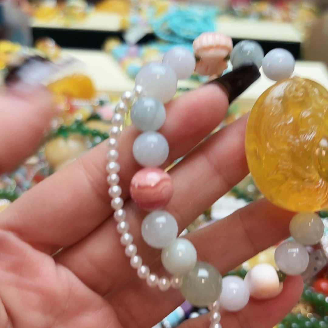 琥珀颈饰未镶嵌贝*?琥珀