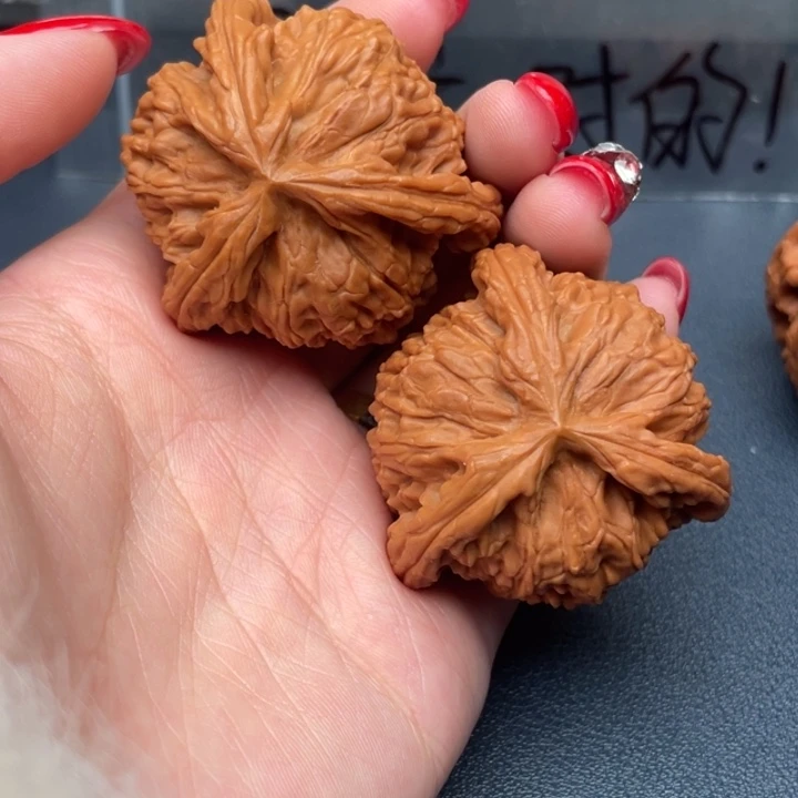 用***4文玩核桃吊坠白狮子