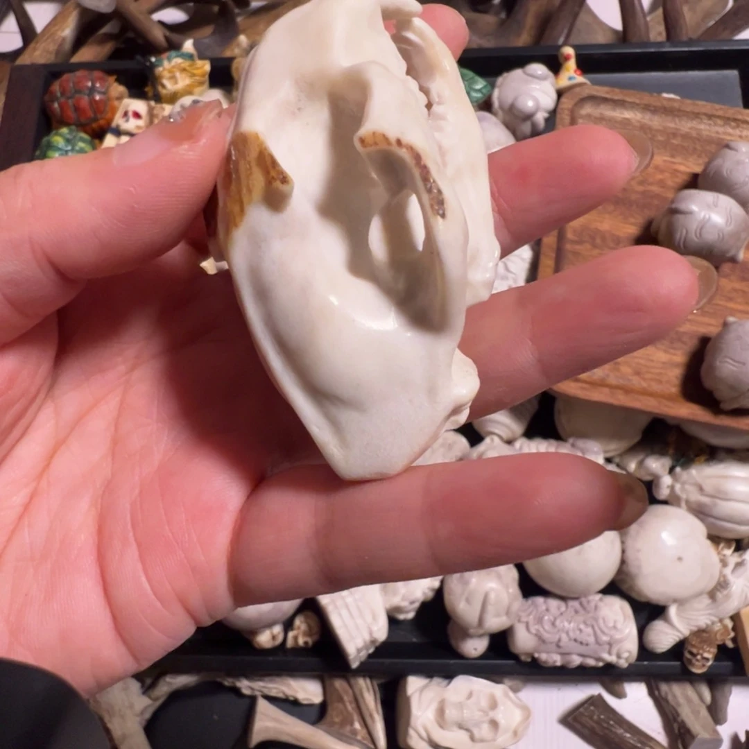 鹿骨把件?****辰手把件