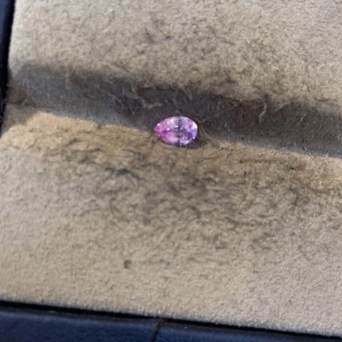 定制蓝宝石裸石未镶嵌炸**乐0.5克拉