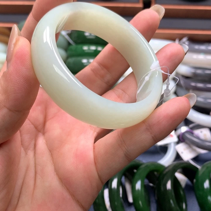 【闪购商品】未镶嵌手镯和田玉