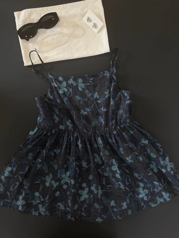 【仅支持48小时内退换货】在韩～藏青色碎花吊带