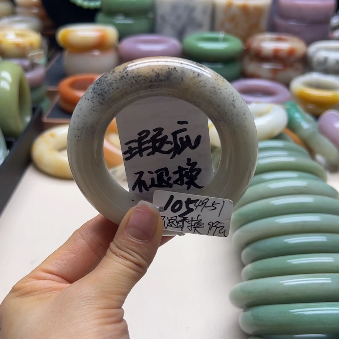 未镶嵌手镯石英岩玉