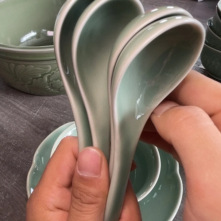 瓷橄榄绿勺子 4 只