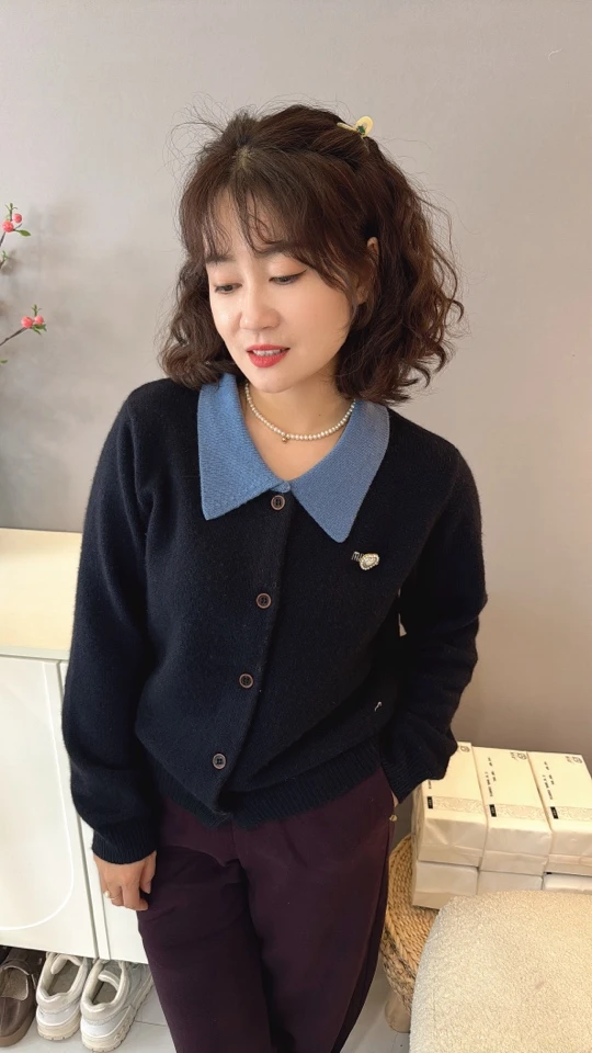 【伟伟专属】藏青色翻领撞色 毛衣