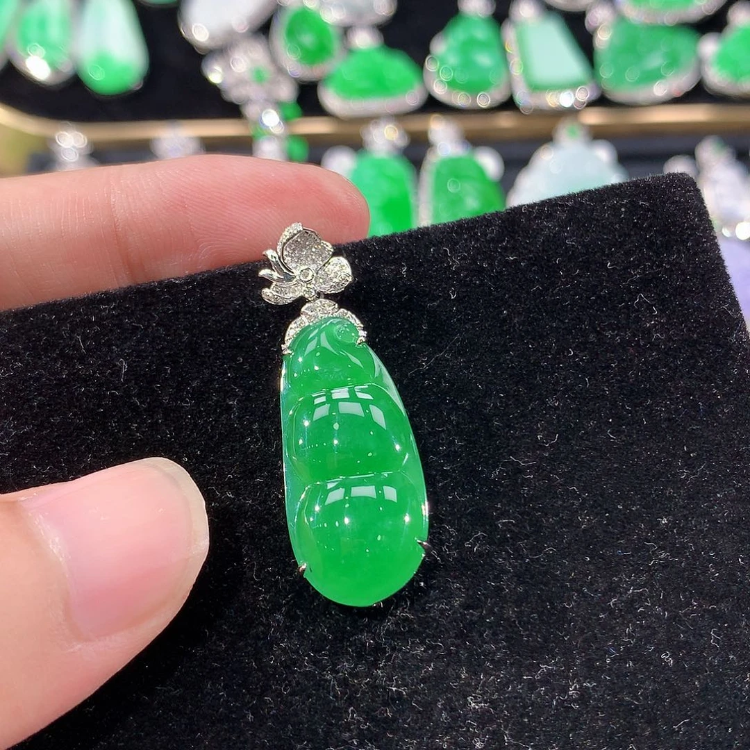 翡翠18K金镶嵌颈饰