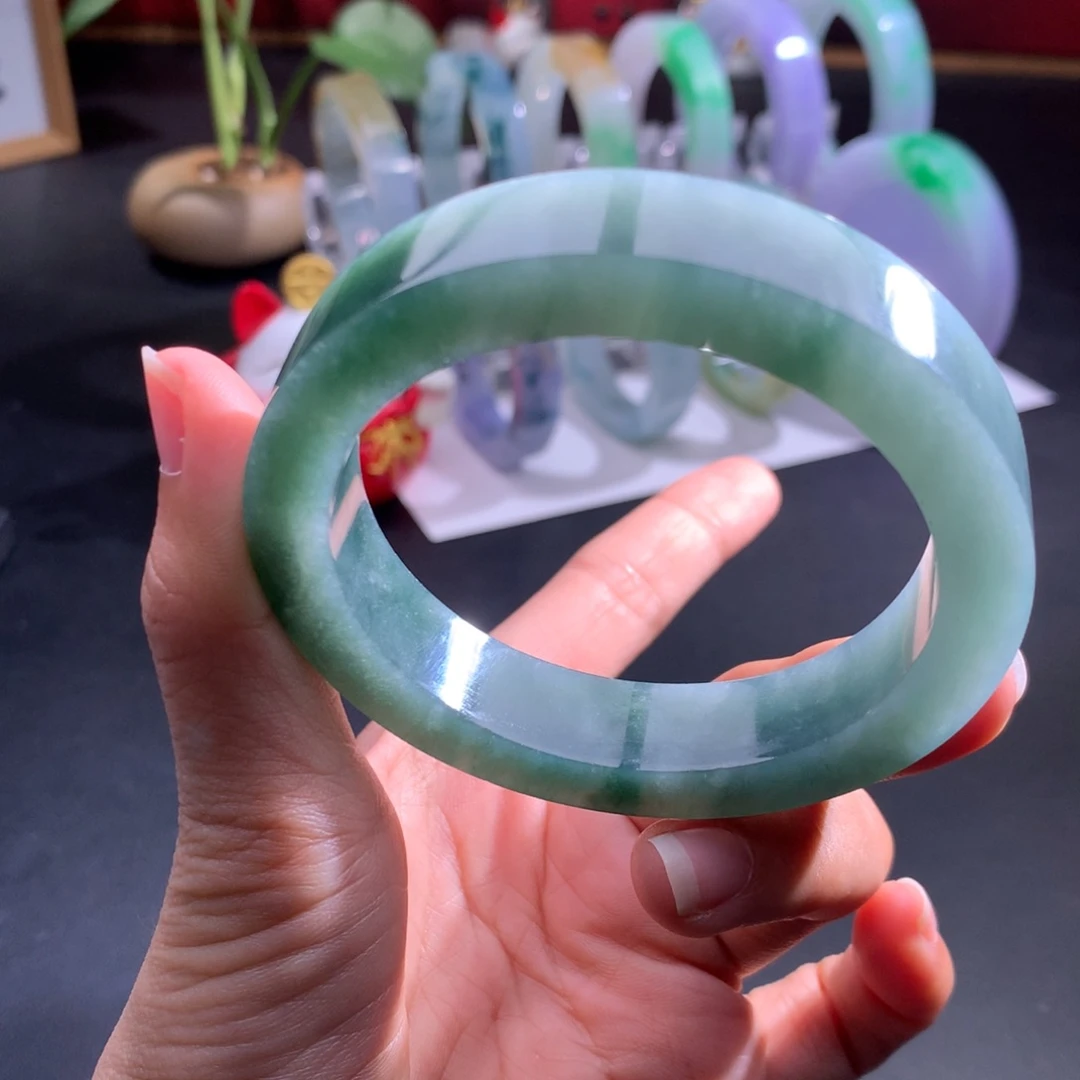 定制翡翠未镶嵌翡翠手镯