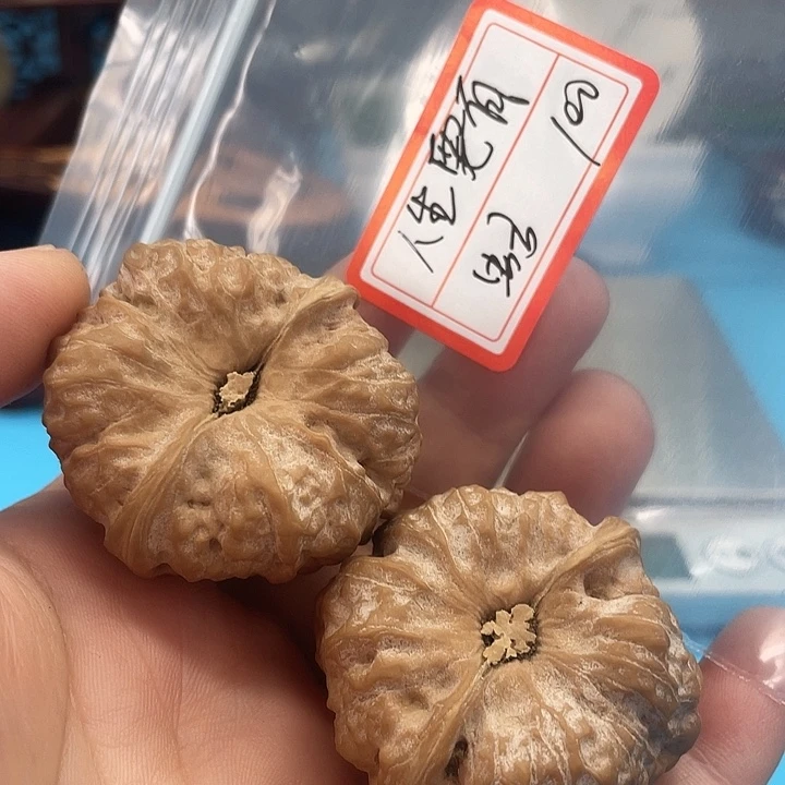 文玩核桃把件人****向蛤蟆头