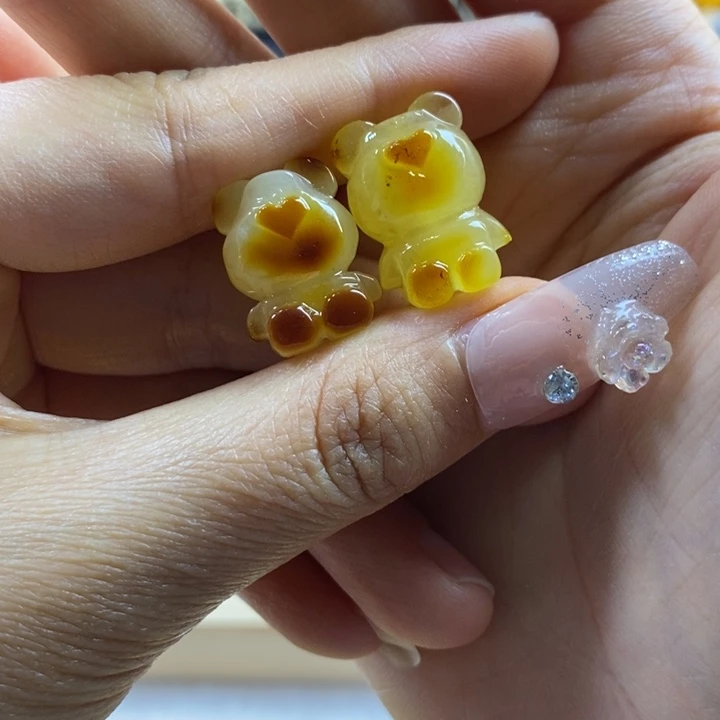 未镶嵌蜜蜡裸石何**月瑕疵