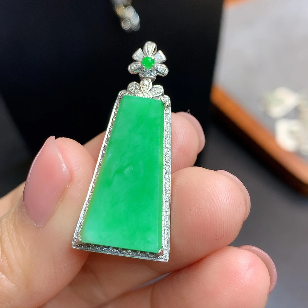 翡翠吊坠(不含链)18K金镶嵌