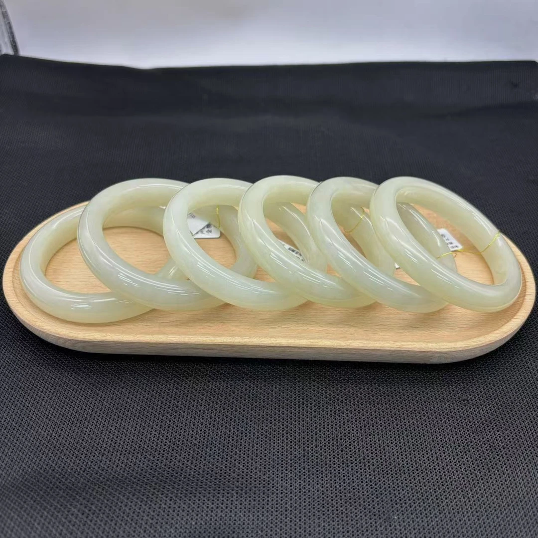 天然和田玉手镯精美时尚气质有瑕款多样性发货其一85