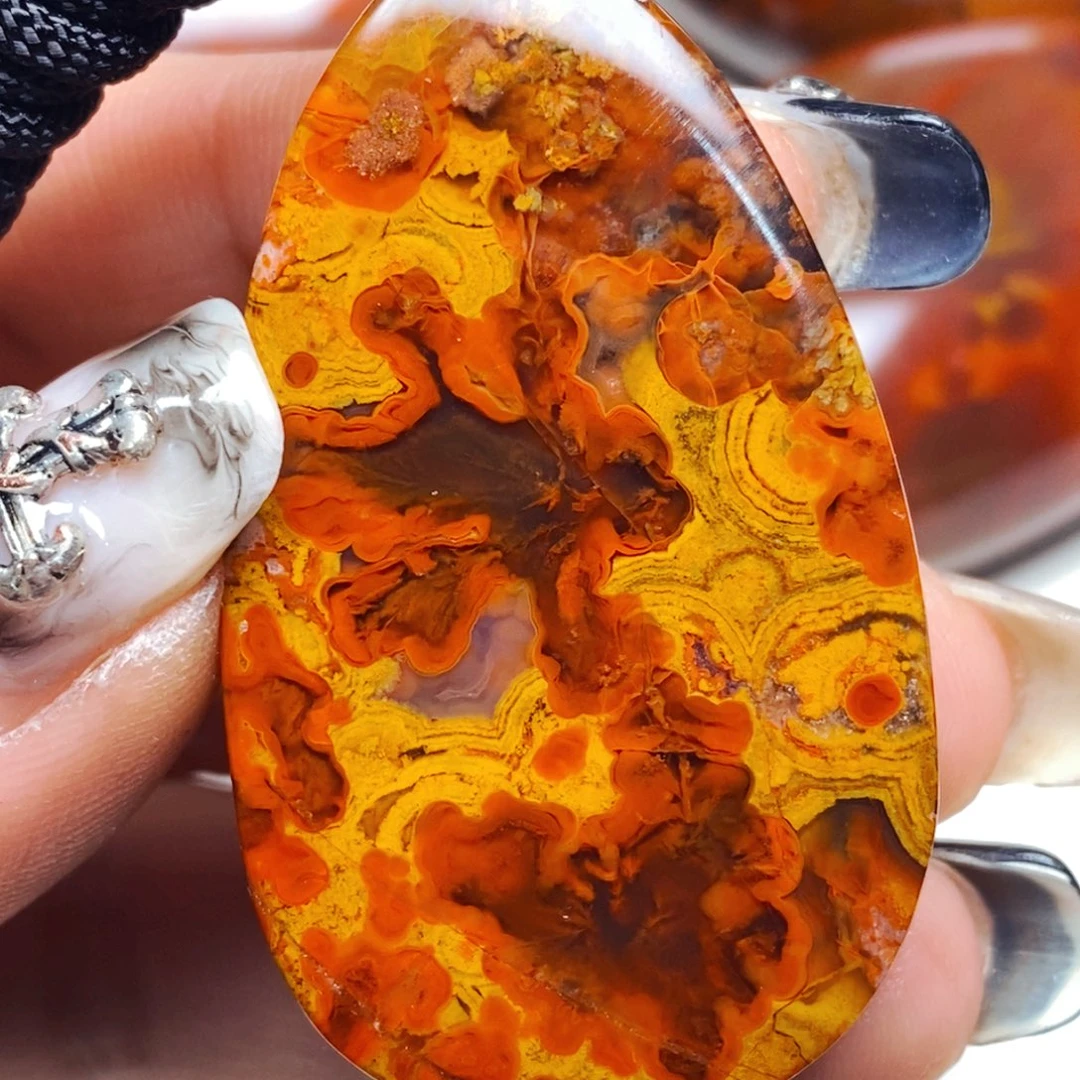 翕***祺玛瑙/玉髓未镶嵌颈饰