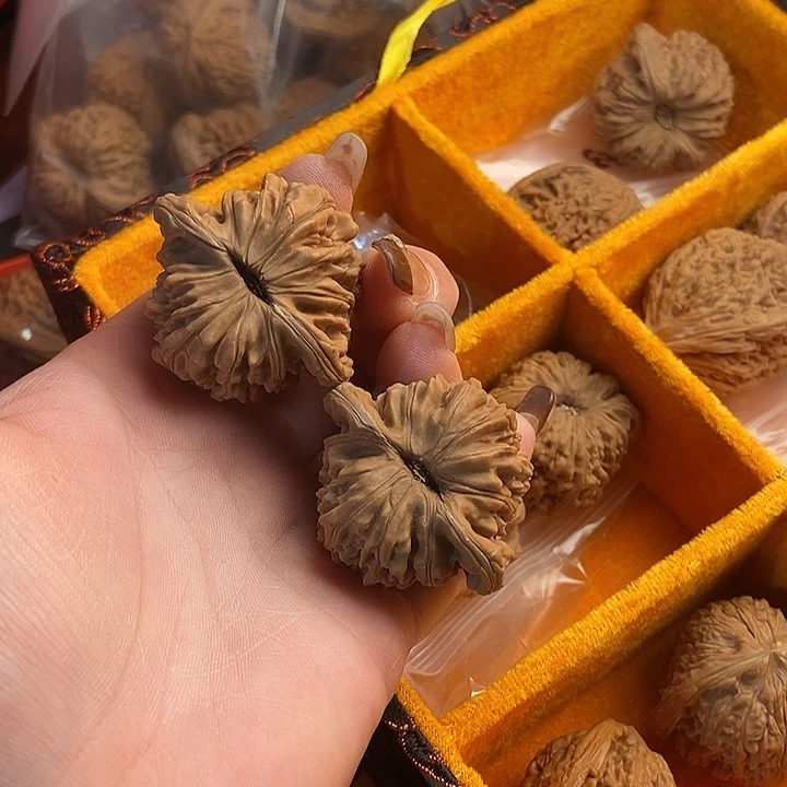 鲁***道文玩核桃吊坠楼子核桃把件