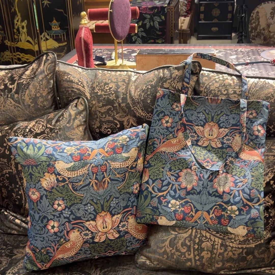 草莓贼抱枕含芯加买菜包