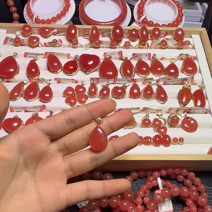 菱锰矿（红纹石）18K金镶嵌颈饰